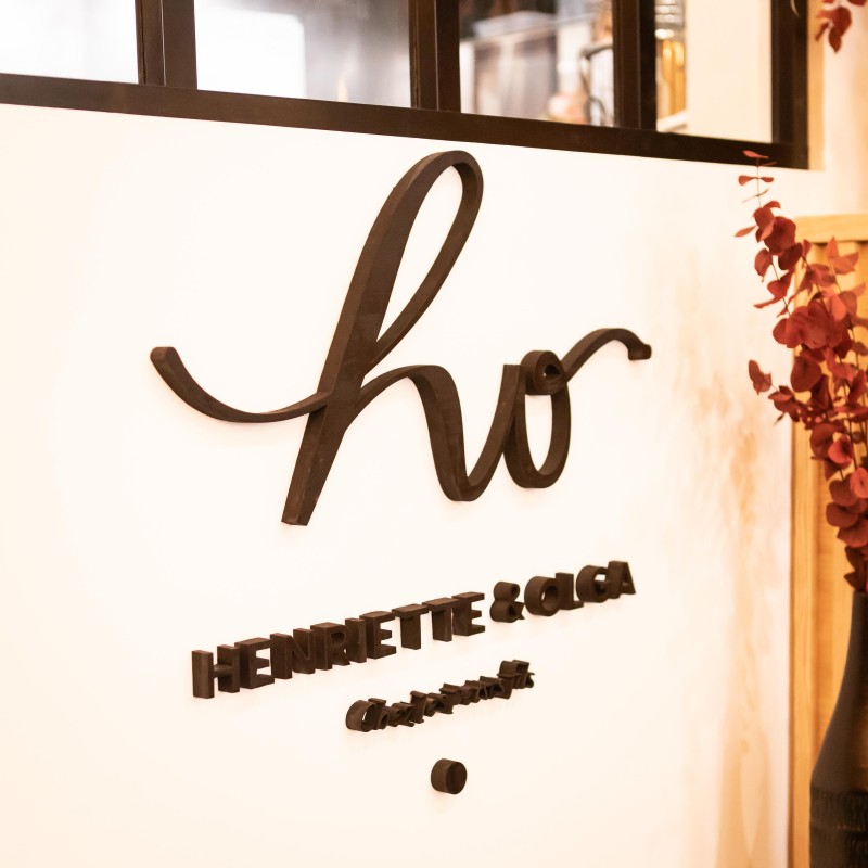 Logo H&O sur la verrière